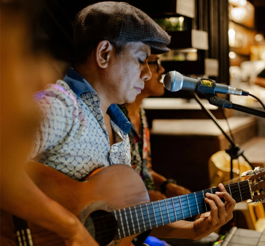 Live Acoustic to Accompany Your Dining Experience at Ely's Kitchen Bali